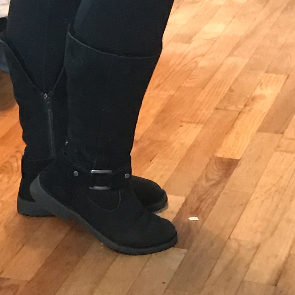 Blk UGG inside zip up boots-8.5